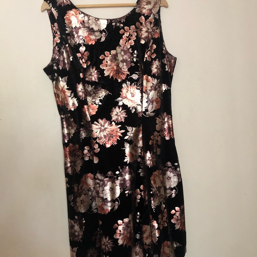 Floral Midi Dress - Picture 2 of 7